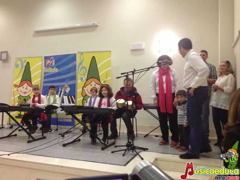 MT3 Tocando y cantando Una danza